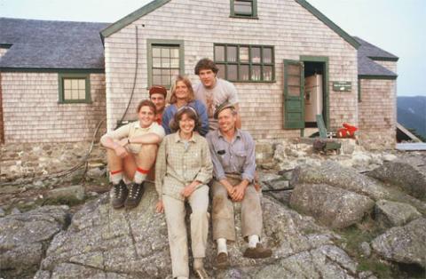 5 young people posing outside Greenleaf hut in 1980